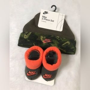 Baby Nike two piece camo orange booties beanie set 0-6 months NWT